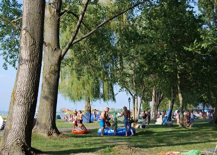 Hotel Lelle מלון דירות בלטונללה