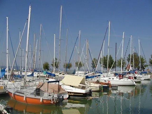 Hotel Lelle מלון דירות 2*