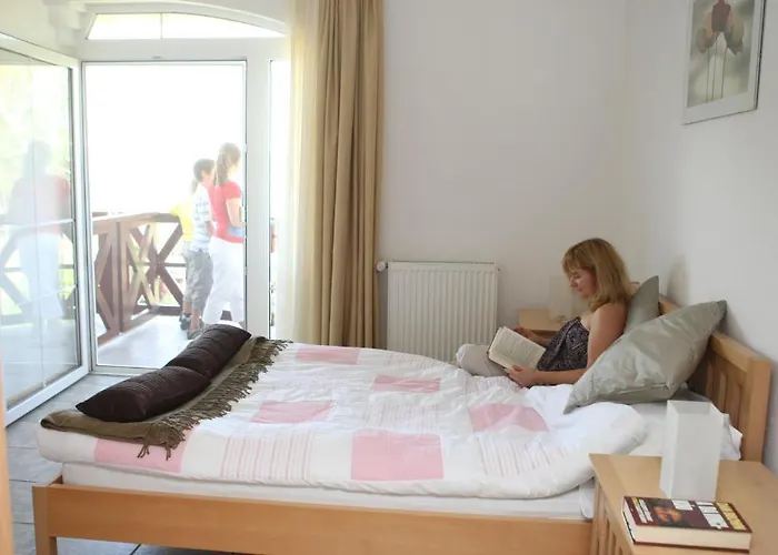 Hotel Lelle מלון דירות