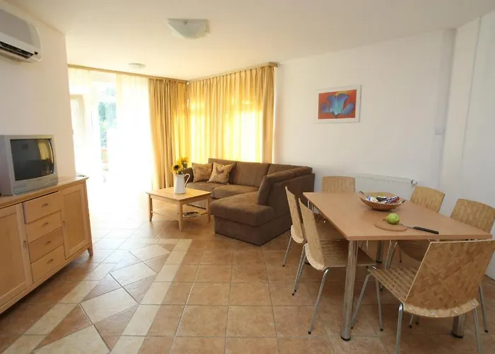 מלון דירות Hotel Lelle בלטונללה