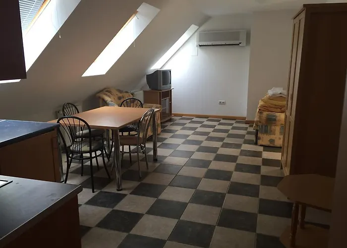 מלון דירות Hotel Lelle 2*