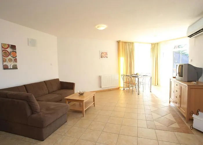 Hotel Lelle מלון דירות בלטונללה