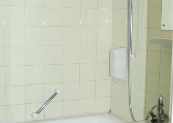 Hotel Lelle מלון דירות