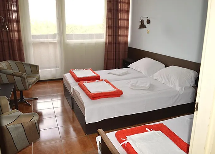 Hotel Lelle מלון דירות 2*